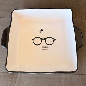NWOT - Rae Dunn HARRY POTTER Square 9” Baking Dish